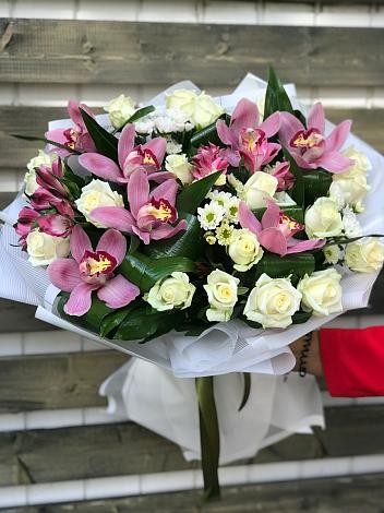 Букет цветов из: Розы и Хризантемы в Усадище