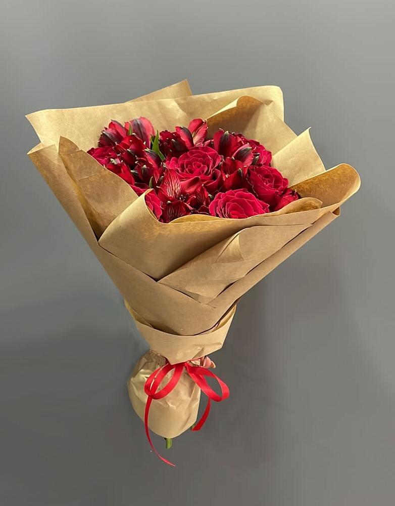 Букет цветов из: Альстромерии и Розы в Усадище