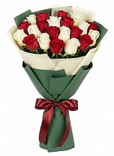 Букет Микс из красных и белых роз в Усадище