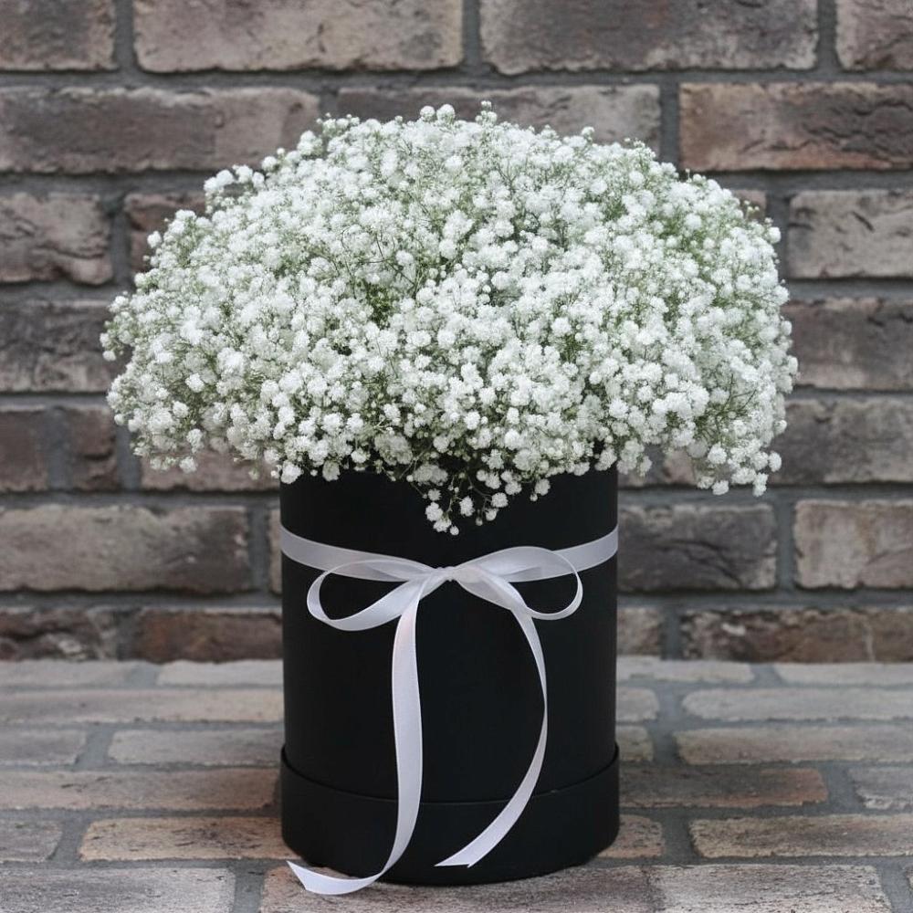 Цветочная композиция из Гипсофила в шляпной коробке в Усадище