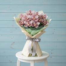 Букет цветов из:  Орхидеи и Розы в Усадище