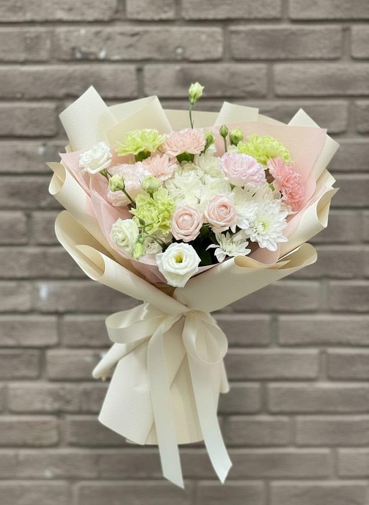 Букет цветов из: Гвоздики, Розы, Лизиантусы и Хризантемы в Усадище