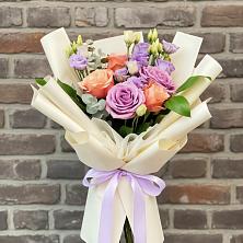 Букет цветов из:  Лизиантусы и Розы в Усадище