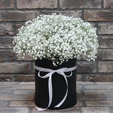 Цветочная композиция из Гипсофила в шляпной коробке в Усадище