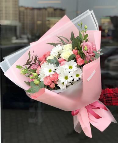 Букет цветов из: Розы, Лизиантусы и Хризантемы в Усадище