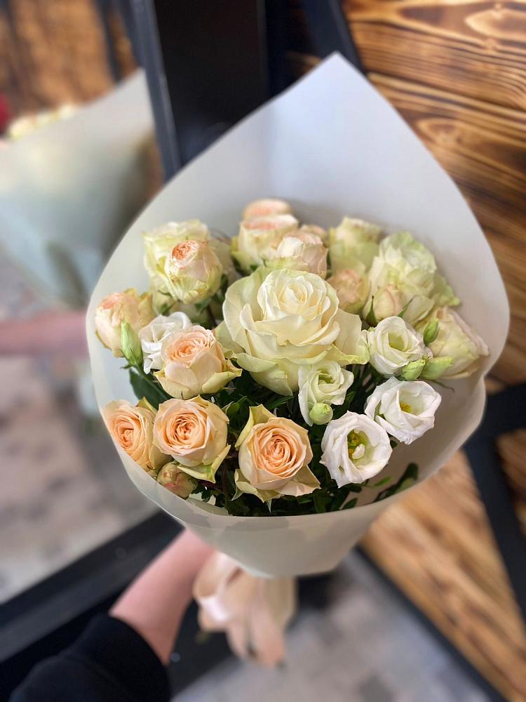 Букет цветов из: Розы и Лизиантусы в Усадище